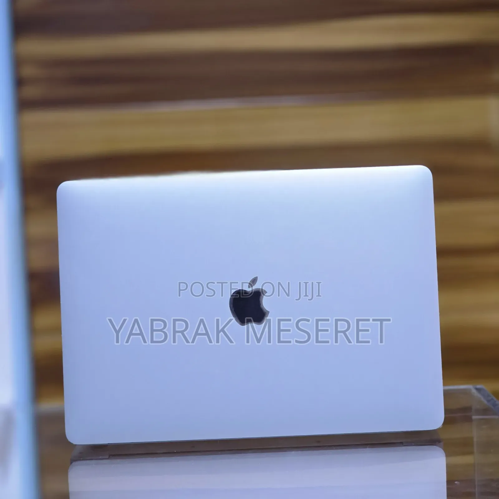 New Laptop Apple MacBook 2020 8GB Intel Core I5 SSD 256GB