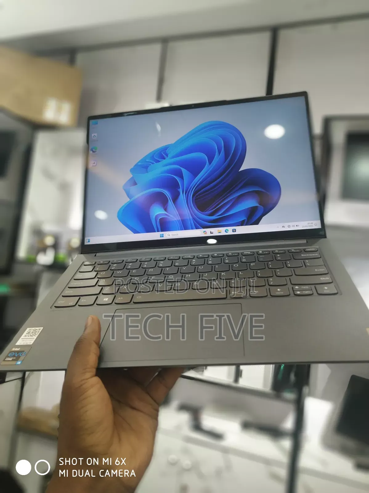 New Laptop Lenovo Yoga C740 16GB Intel Core I5 SSD 512GB