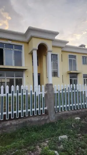5bdrm House in Ccd Real State, Oromia-Finfinne for sale