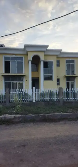 5bdrm House in Ccd Real State, Oromia-Finfinne for sale