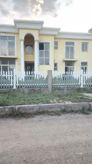 5bdrm House in Ccd Real State, Oromia-Finfinne for sale
