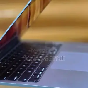 New Laptop Apple MacBook Pro 2020 8GB Intel Core I5 SSD 256GB