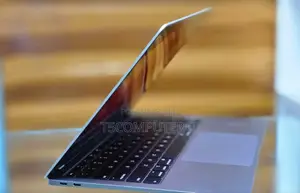 New Laptop Apple MacBook Pro M1 8GB Intel Core I5 SSD 256GB