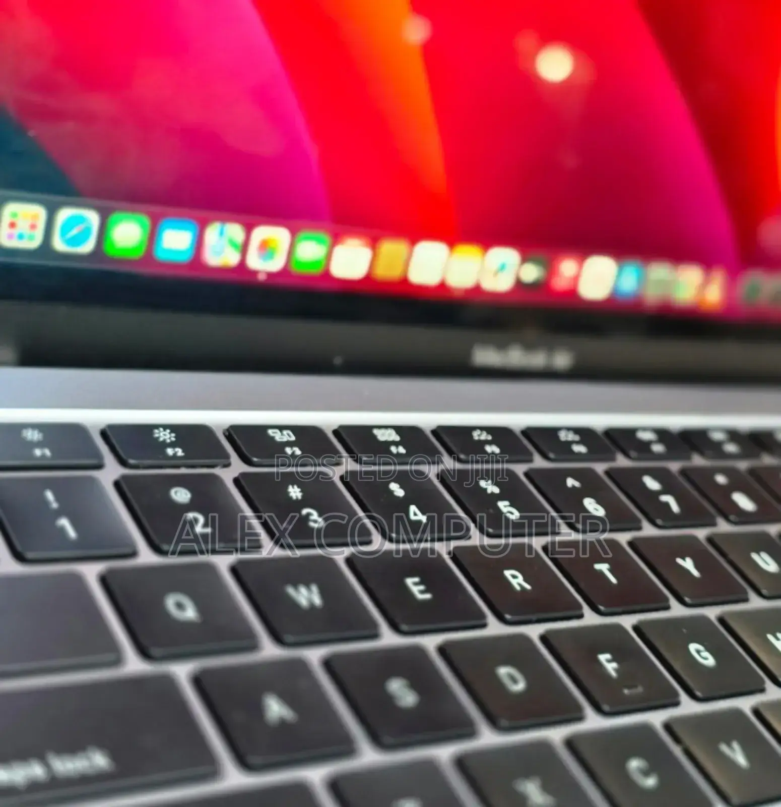 New Laptop Apple MacBook Pro 2020 8GB Intel Core I5 SSD 256GB