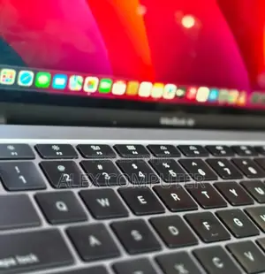 New Laptop Apple MacBook Pro 2020 8GB Intel Core I5 SSD 256GB