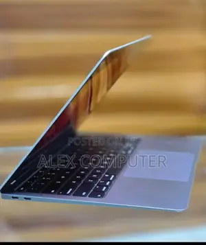 New Laptop Apple MacBook Pro 2020 8GB Intel Core I5 SSD 256GB