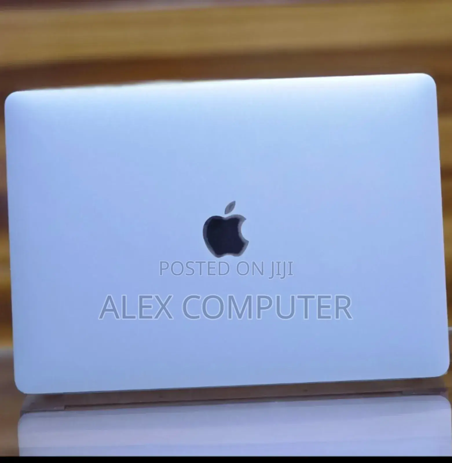 New Laptop Apple MacBook Pro 2020 8GB Intel Core I5 SSD 256GB