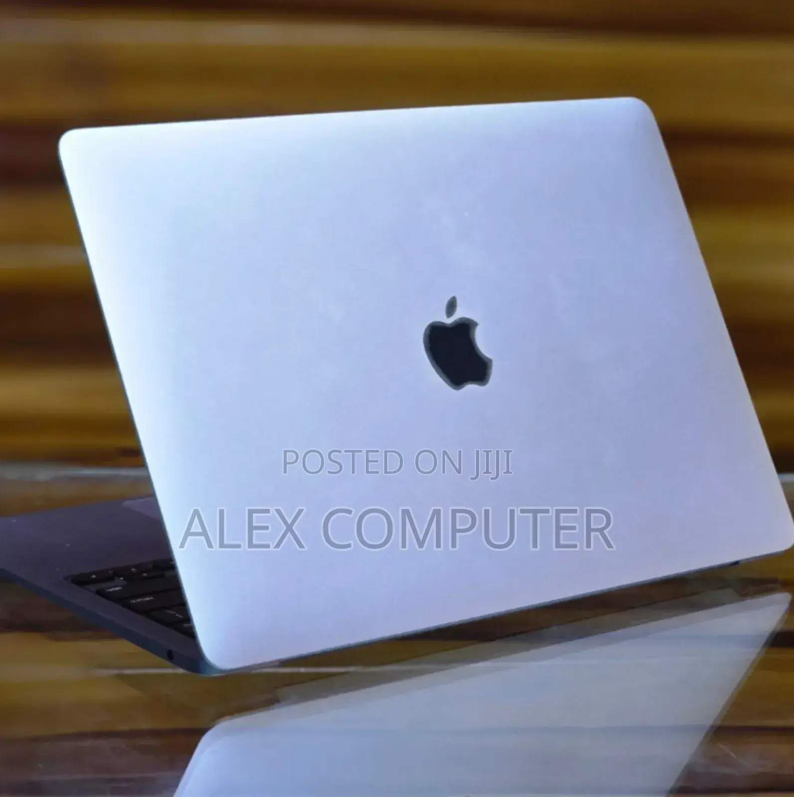 New Laptop Apple MacBook Pro 2020 8GB Intel Core I5 SSD 256GB