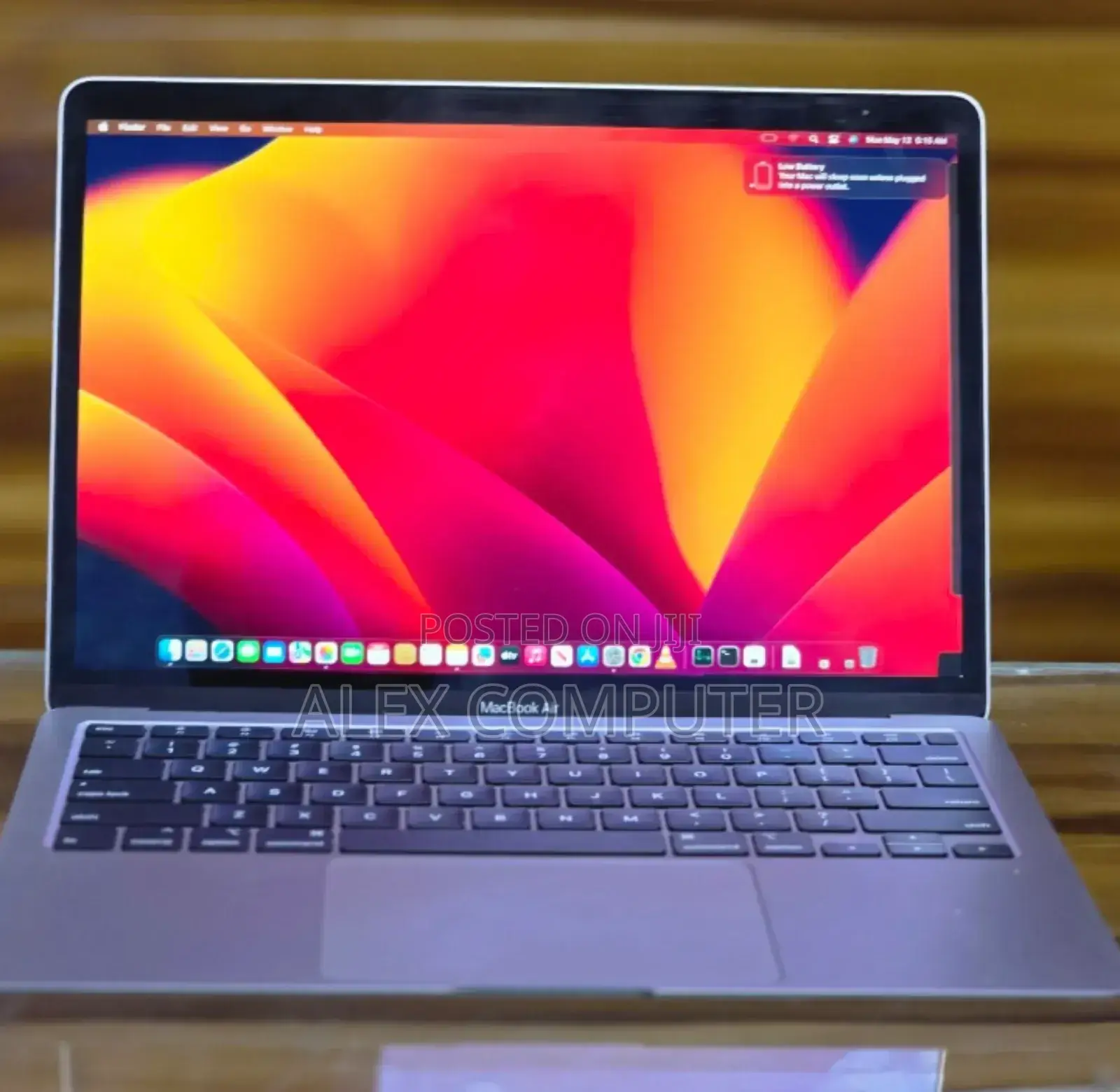 New Laptop Apple MacBook Pro 2020 8GB Intel Core I5 SSD 256GB