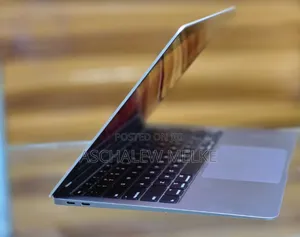 Photo - New Laptop Apple MacBook Pro 2020 8GB Intel Core I5 SSD 256GB