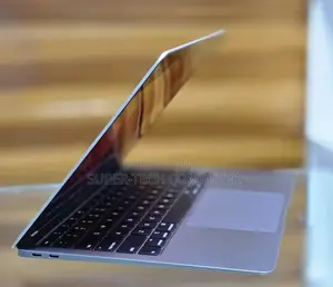 New Laptop Apple MacBook Pro 2020 8GB Intel Core I5 SSD 256GB