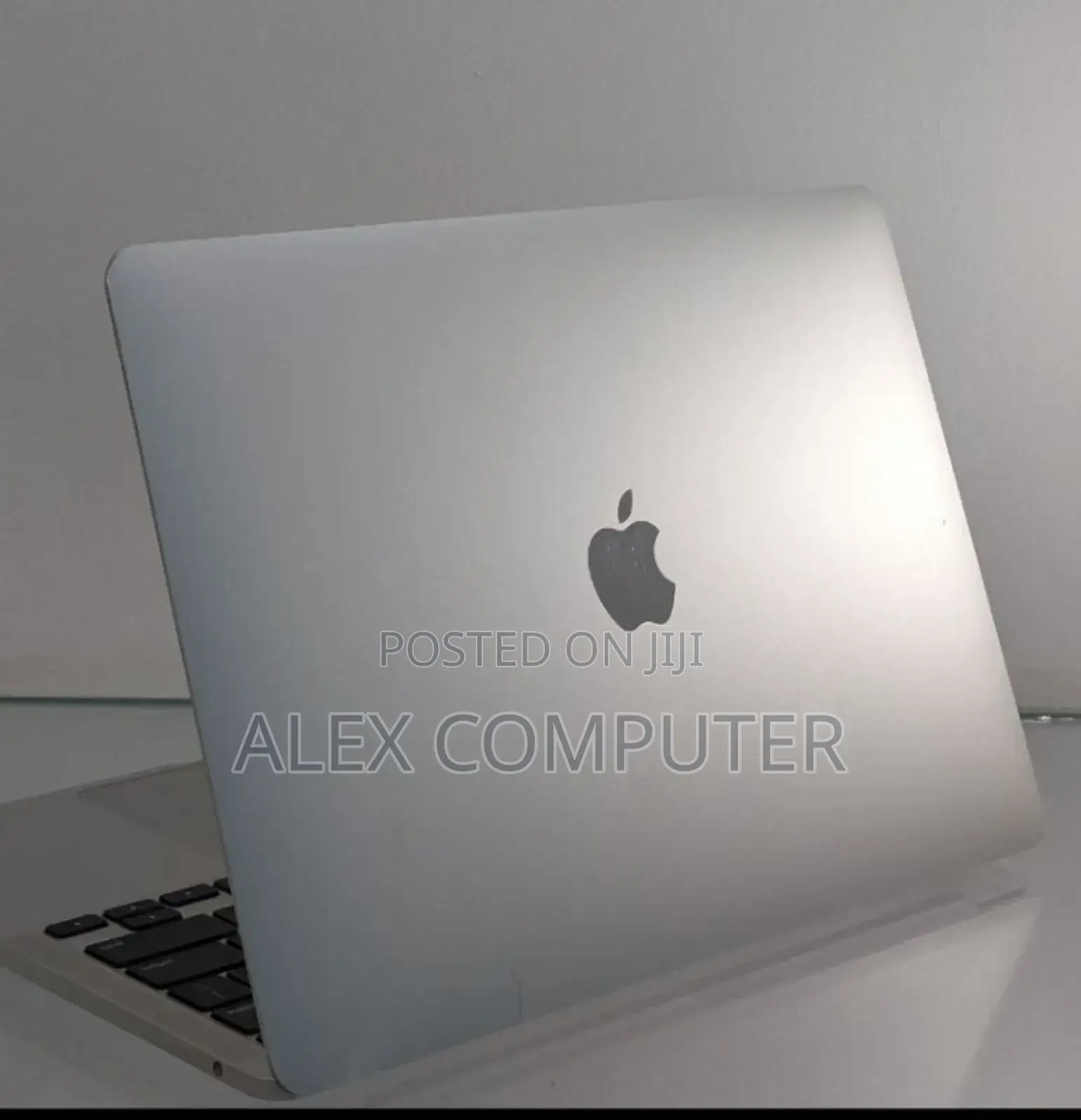 New Laptop Apple MacBook Pro 2020 8GB Intel Core I5 SSD 256GB