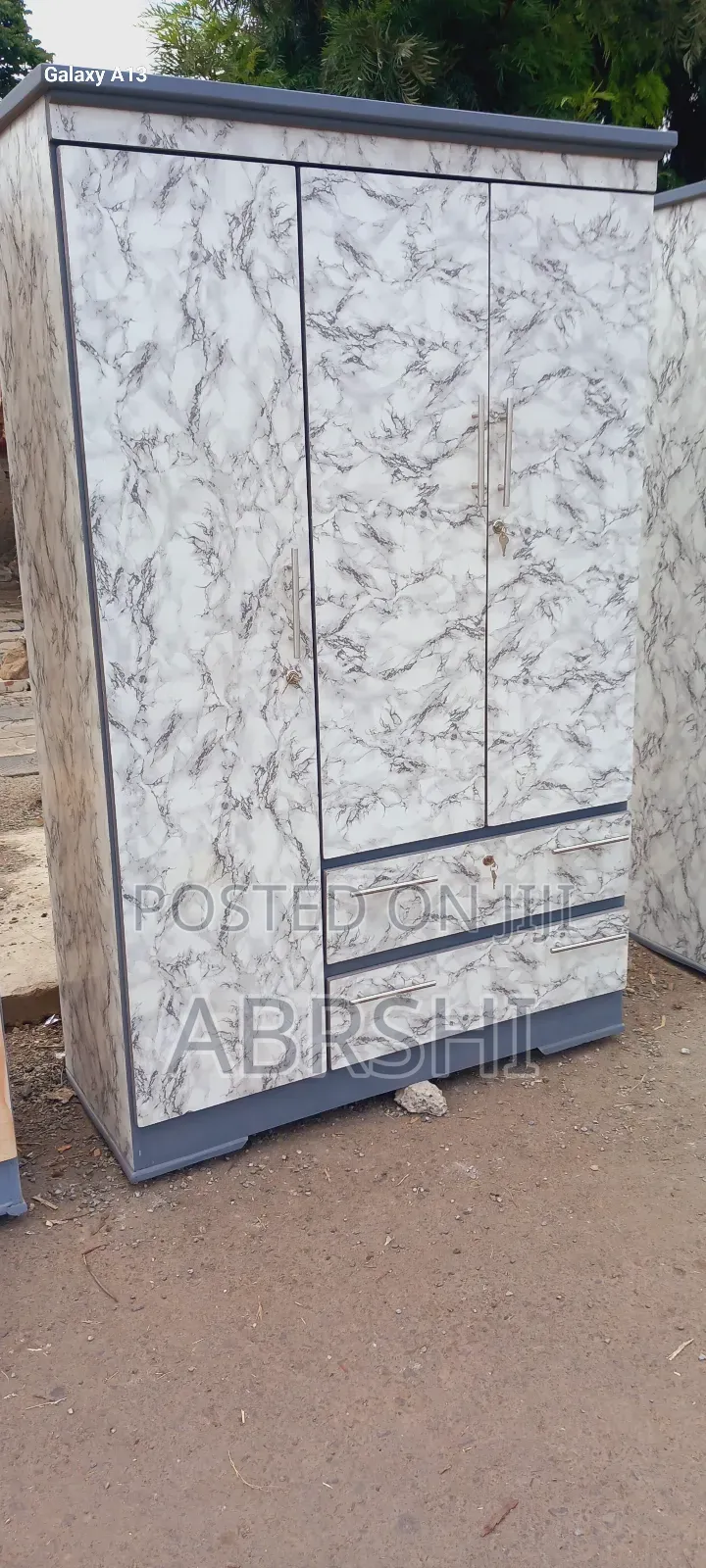 ላምኔት ቁምሳጥን በአሪፍ ይዞታ በጥራት የተሰራ