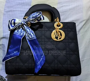 Photo - ምርጥ የእጂ ቦርሳ ለሴቶች Christian Dior Brand