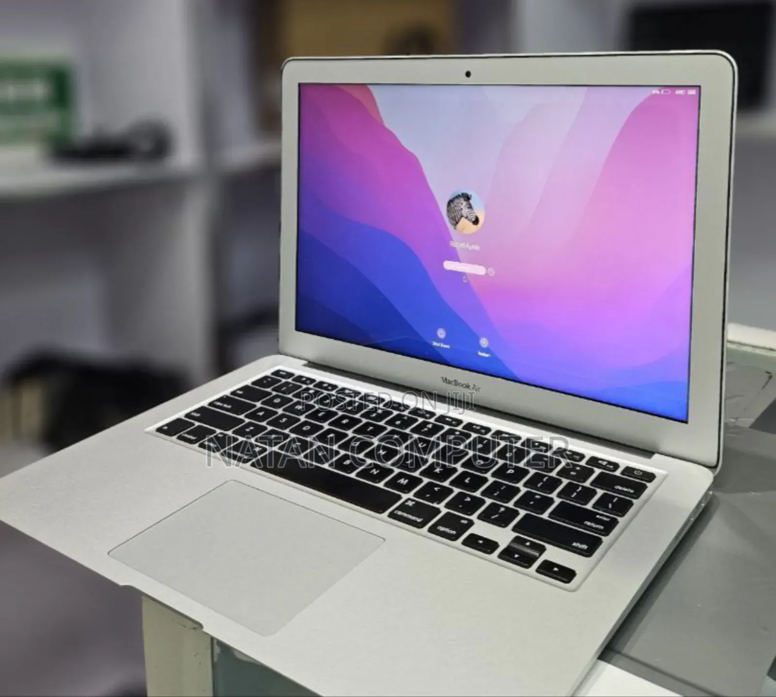 New Laptop Apple MacBook Pro 2017 8GB Intel Core I5 SSD 128GB