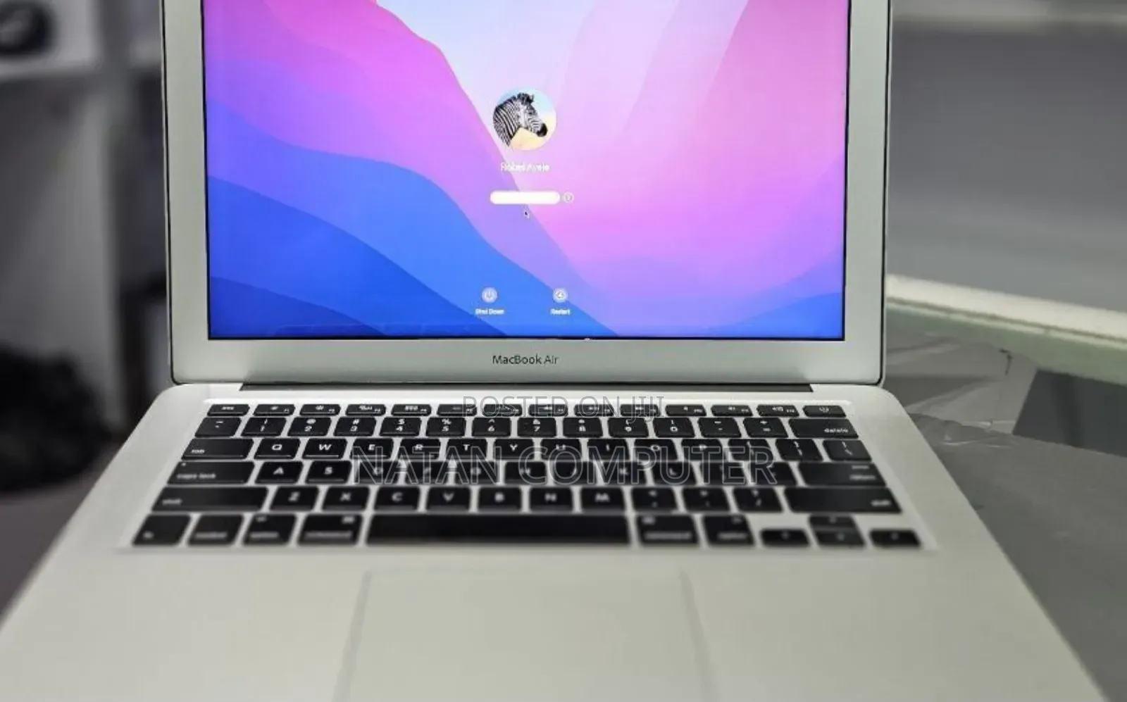 New Laptop Apple MacBook Pro 2017 8GB Intel Core I5 SSD 128GB