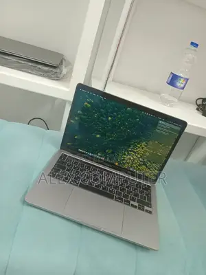 New Laptop Apple MacBook Pro 2022 M2 16GB Apple M2 SSD 256GB