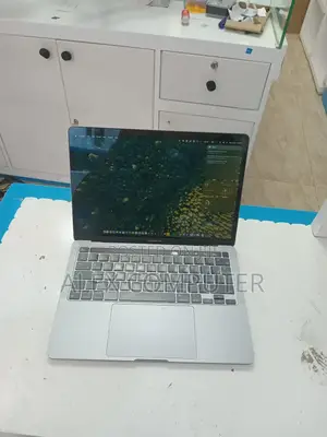 New Laptop Apple MacBook Pro 2022 M2 16GB Apple M2 SSD 256GB