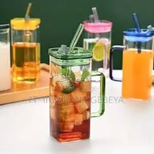 Photo - Modern Square Glass Sipper Tumbler With Straw