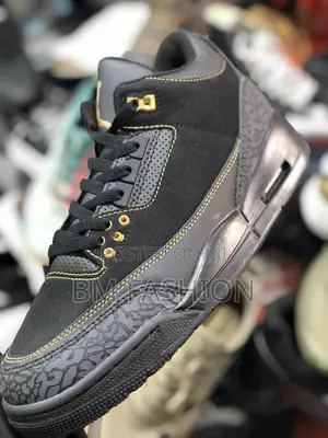 Photo - Jordan 3 Black X Golden