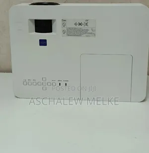 Sony VPL-Dx221 Projector 
Resolution :1024 X 768
Displa