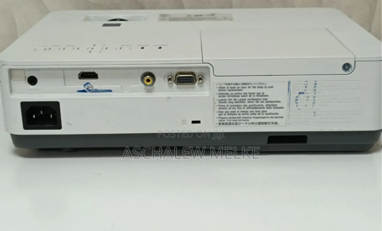 Sony VPL-Dx221 Projector 
Resolution :1024 X 768
Displa