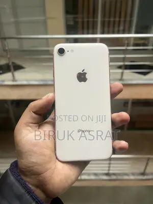 Photo - Apple iPhone 8 64 GB Gold