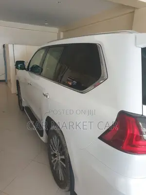 Lexus LX 570 AWD 2019 White