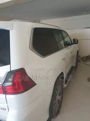 Lexus LX 570 AWD 2019 White