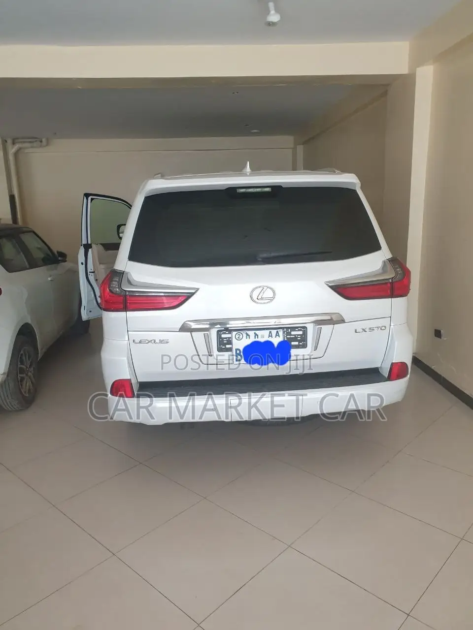 Lexus LX 570 AWD 2019 White