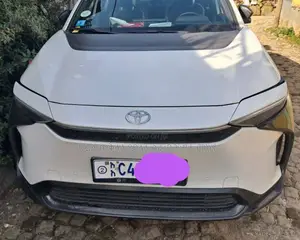 Photo - Toyota bZ4X 2023 Ivory