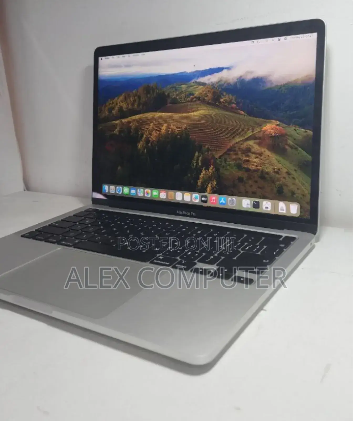 New Laptop Apple MacBook Pro 2022 M2 8GB Apple M1 SSD 256GB
