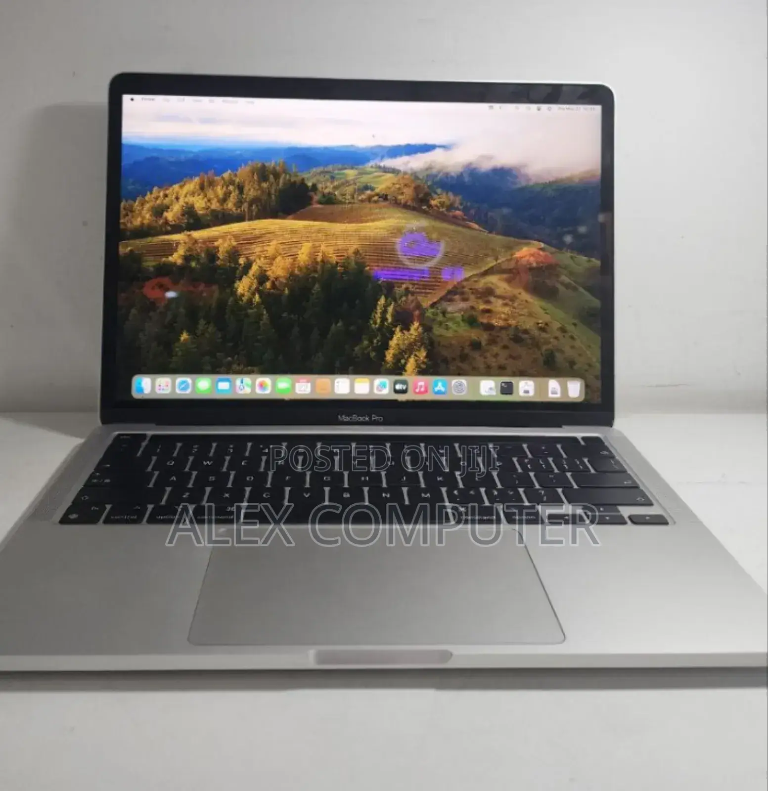 New Laptop Apple MacBook Pro 2022 M2 8GB Apple M1 SSD 256GB