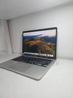 New Laptop Apple MacBook Pro 2022 M2 8GB Apple M1 SSD 256GB