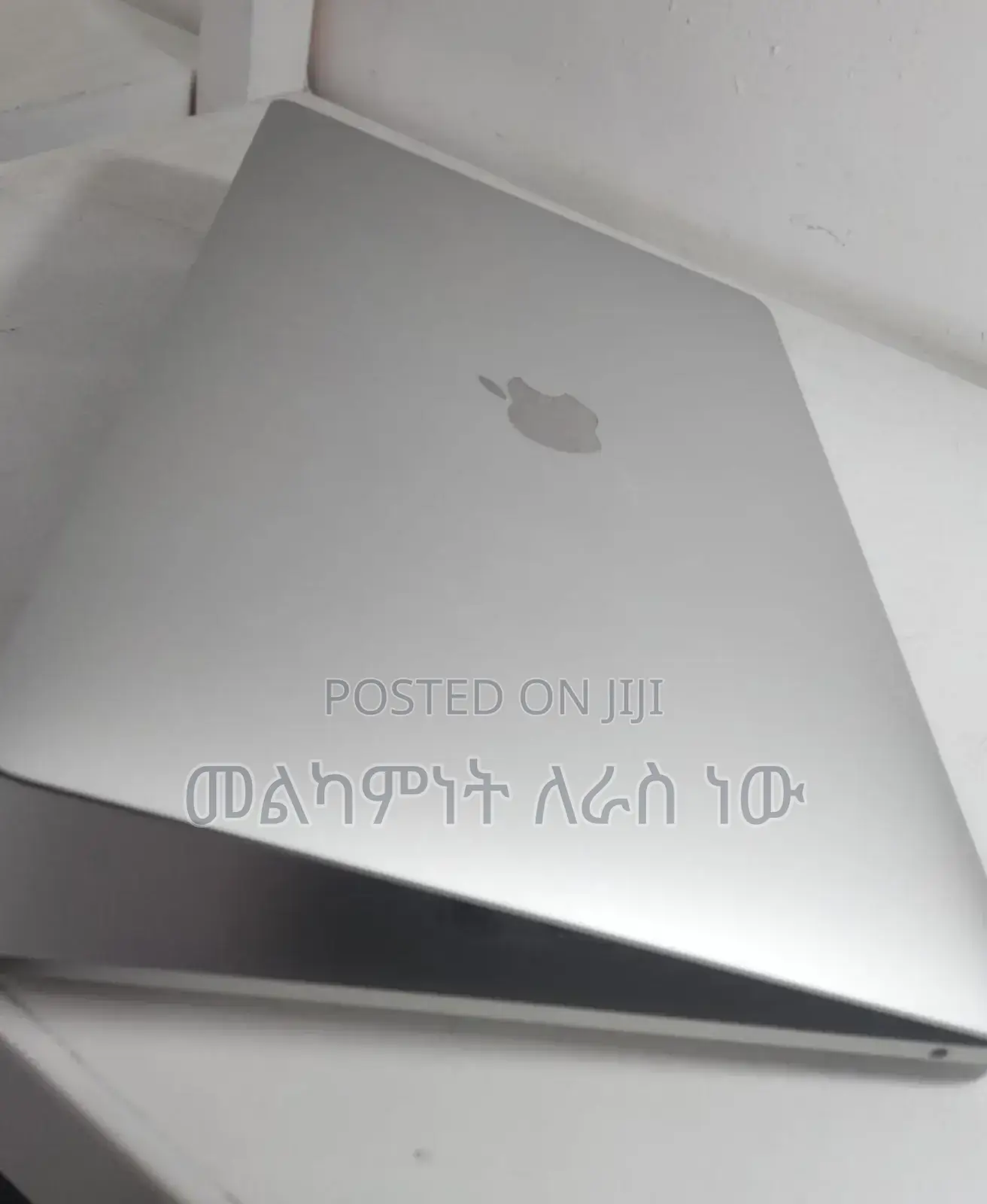 New Laptop Apple MacBook Pro 2022 M2 8GB Apple M1 SSD 256GB