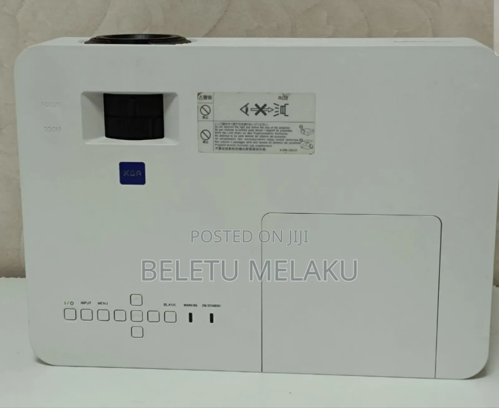 Sony VPL-Dx221 Projector 
Resolution :1024 X 768
Displa