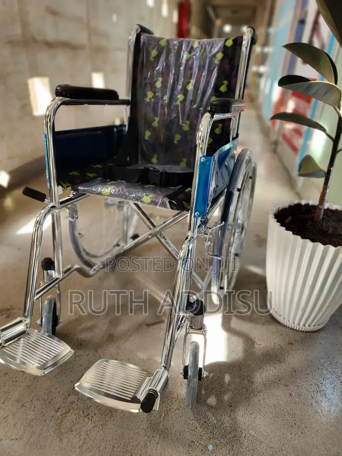 Belted Kids Wheelchair來的wheelchair和諧wheelchair在下wheelchair