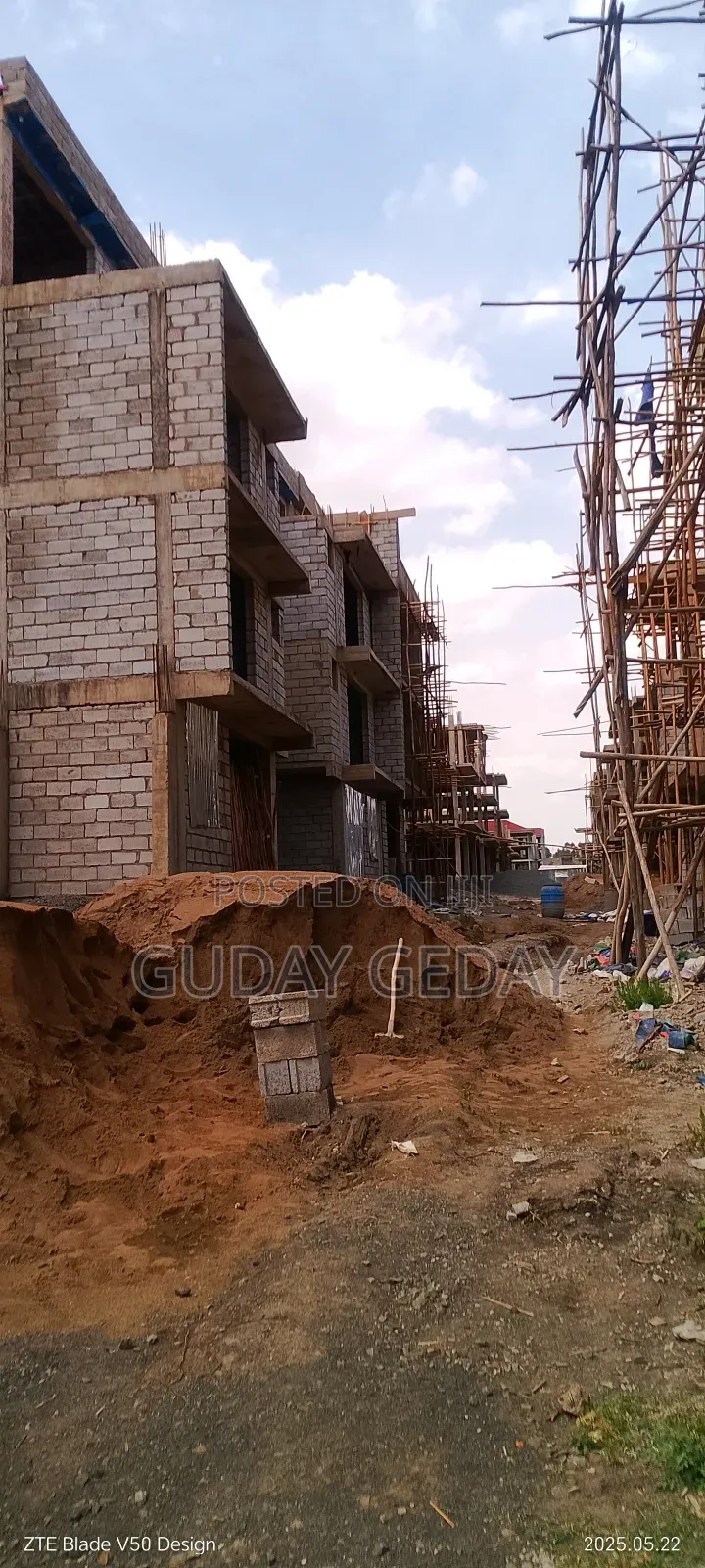 7bdrm Block of Flats in Akaky Kaliti for sale