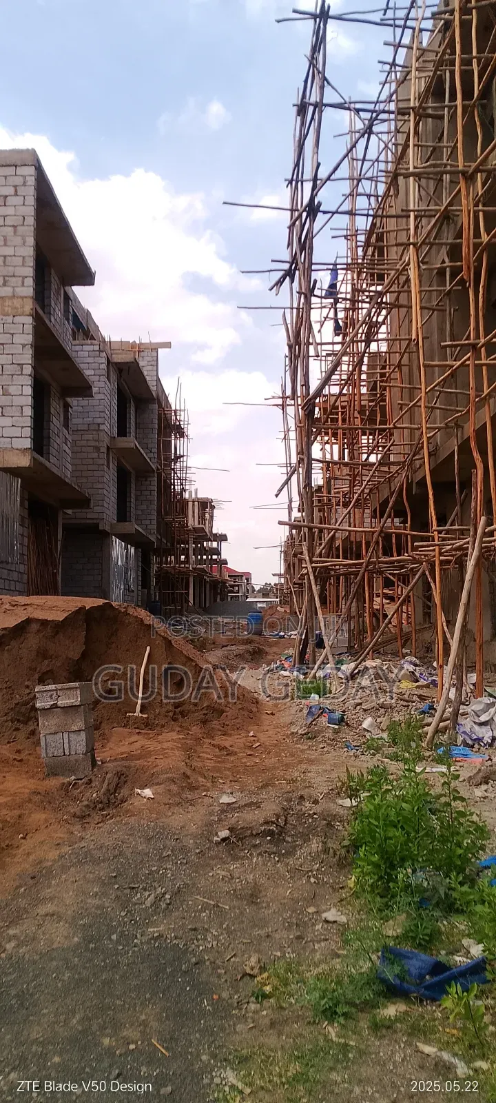 7bdrm Block of Flats in Akaky Kaliti for sale