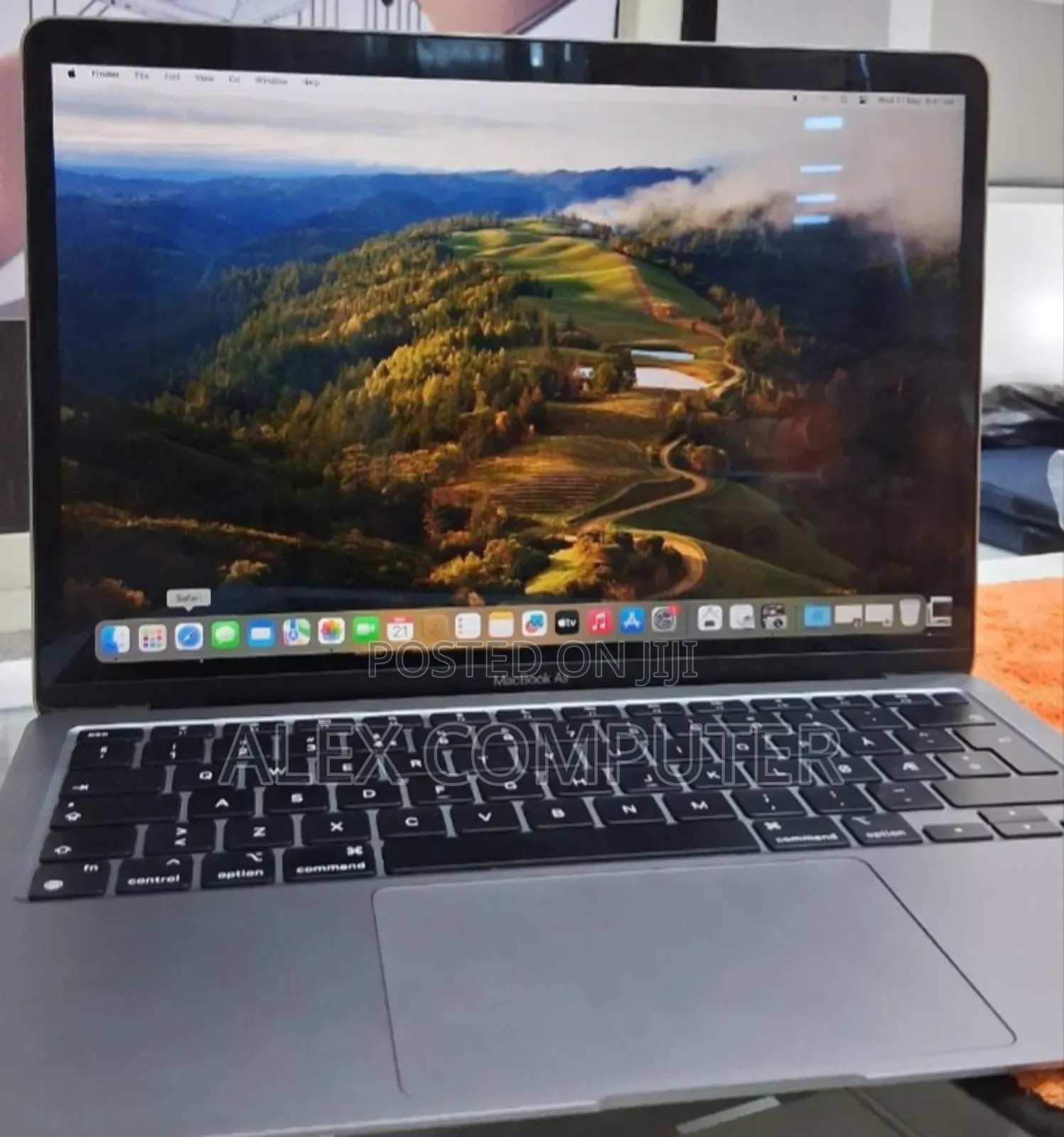 New Laptop Apple MacBook Air 2020 M1 8GB Apple M1 SSD 256GB