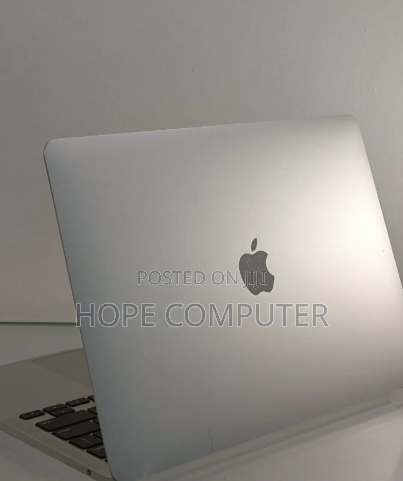 New Laptop Apple MacBook Pro 2020 8GB Intel Core I5 SSD 256GB