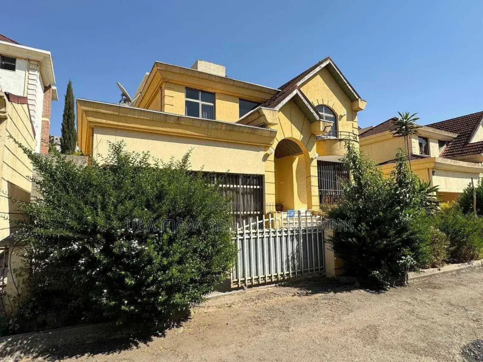 Furnished 5bdrm House in Gift Real State, Yeka for sale