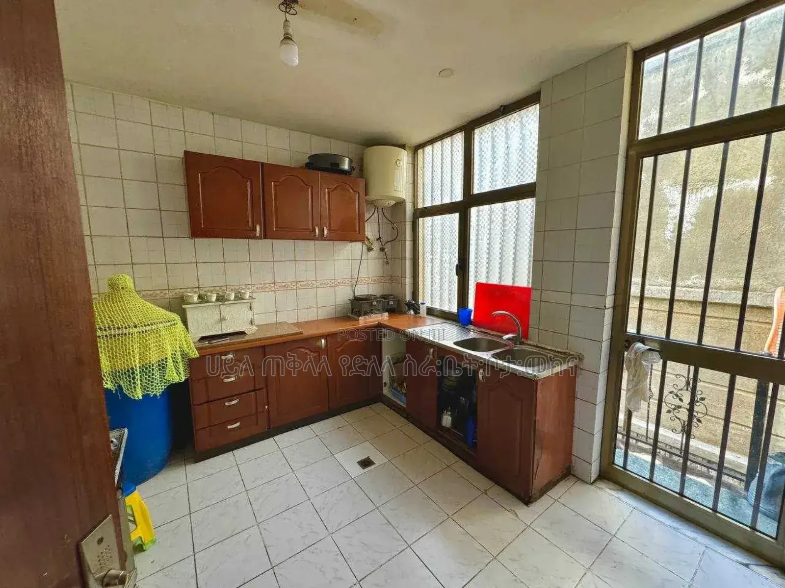 Furnished 5bdrm House in Gift Real State, Yeka for sale