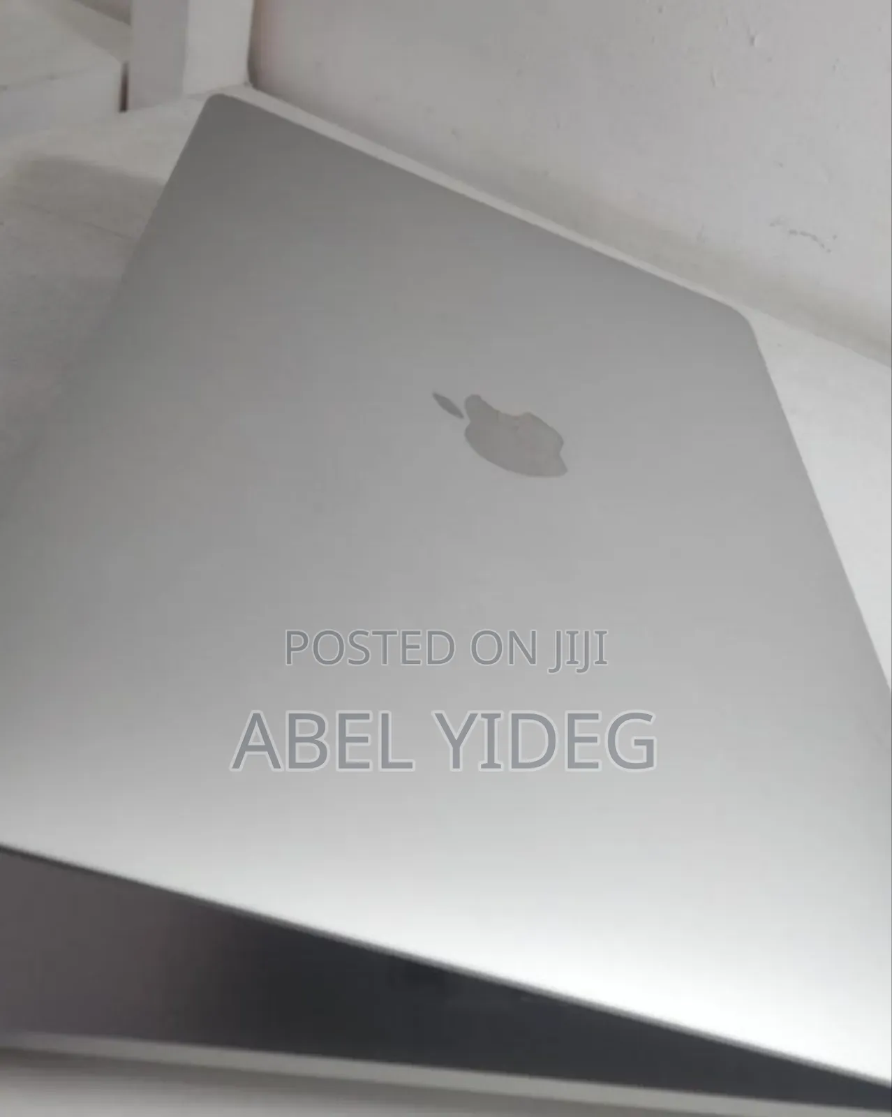 New Laptop Apple MacBook Pro 2020 M1 8GB Apple M1 SSD 256GB