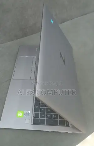 New Laptop HP ZBook Firefly 15 G7 16GB Intel Core I7 SSD 512GB