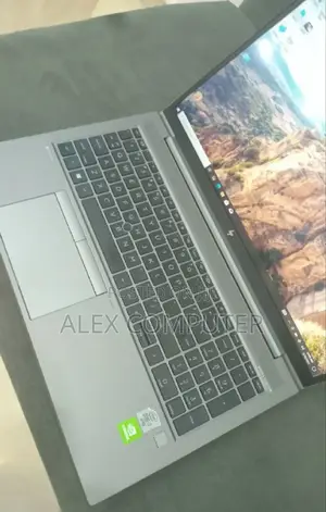 New Laptop HP ZBook Firefly 15 G7 16GB Intel Core I7 SSD 512GB