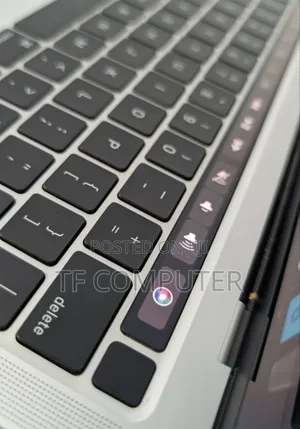 New Laptop Apple MacBook Pro 2020 8GB Intel Core I5 SSD 256GB