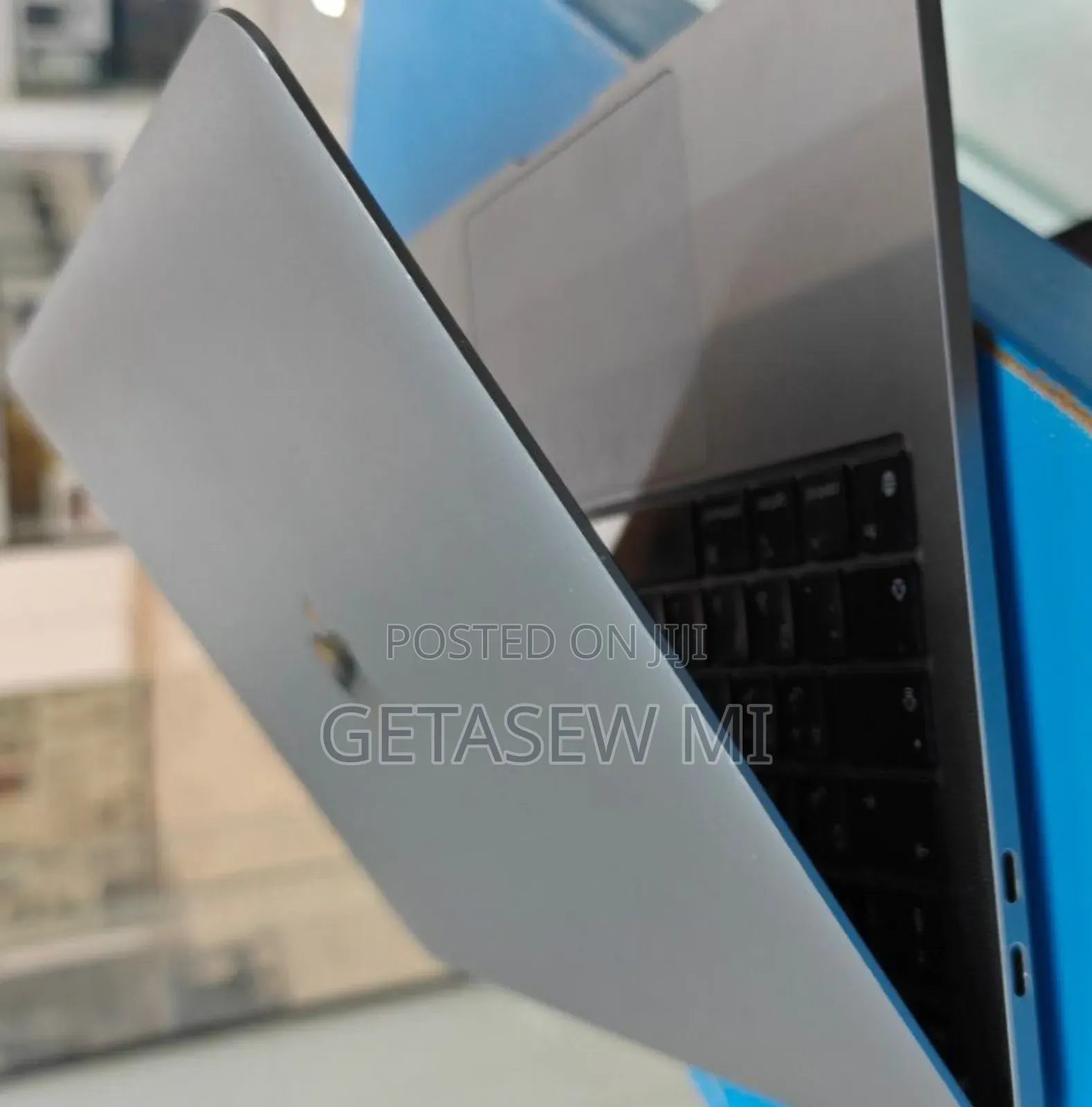 New Laptop Apple MacBook Pro 2022 M2 8GB Apple M2 SSD 256GB