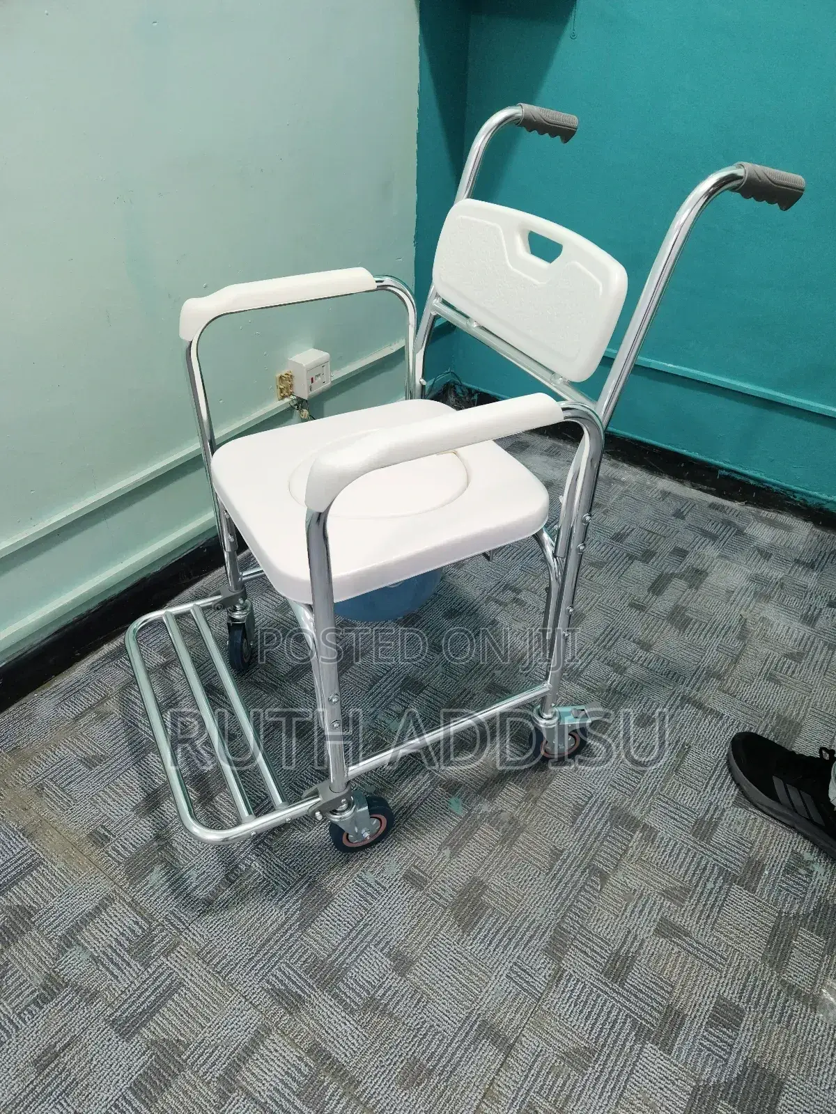 Four Mini Wheel Commode Chair想到removable Commode Chair New