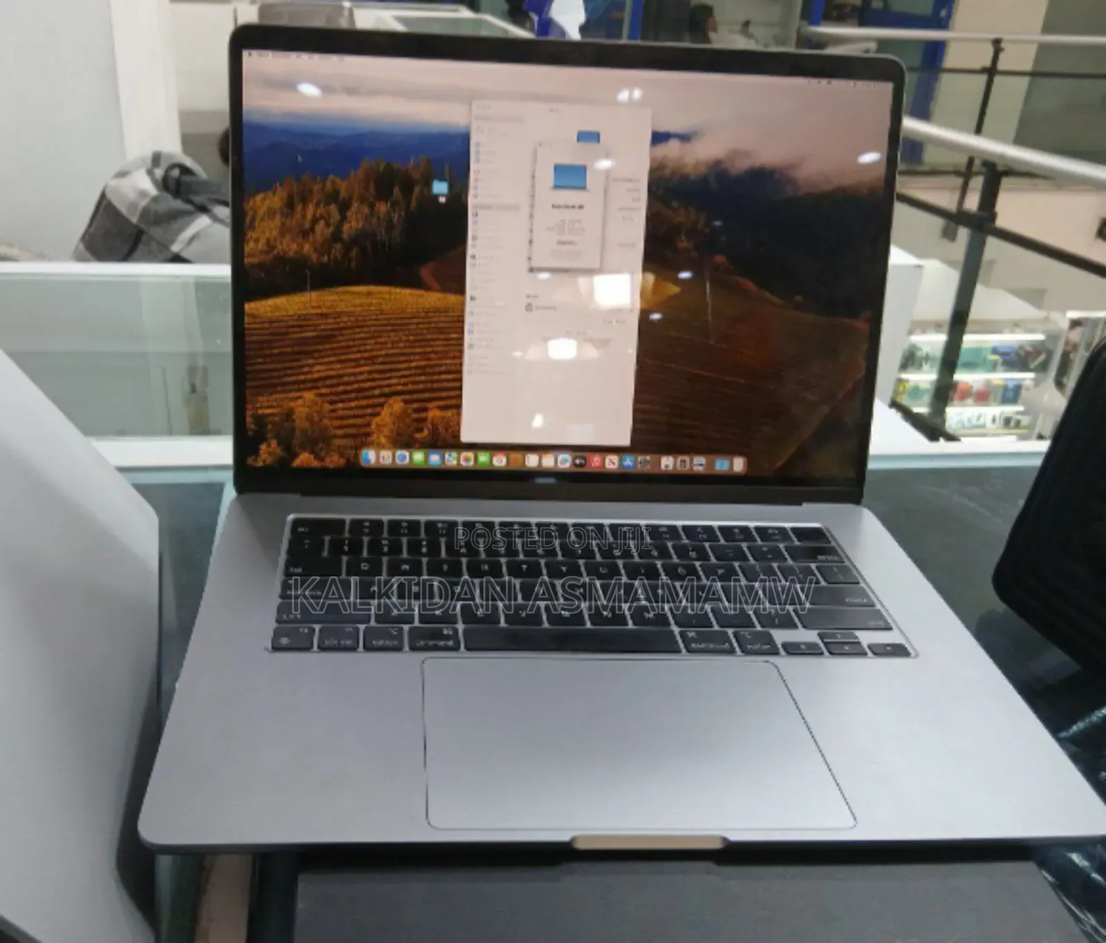 New Laptop Apple MacBook 8GB Apple M3 SSD 256GB